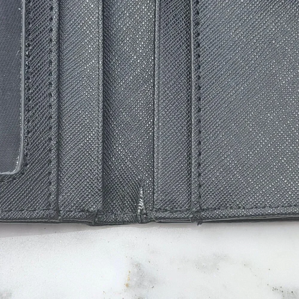 Fossil Black Bi-fold Snap Closure Zipper Pocket Leather Wallet